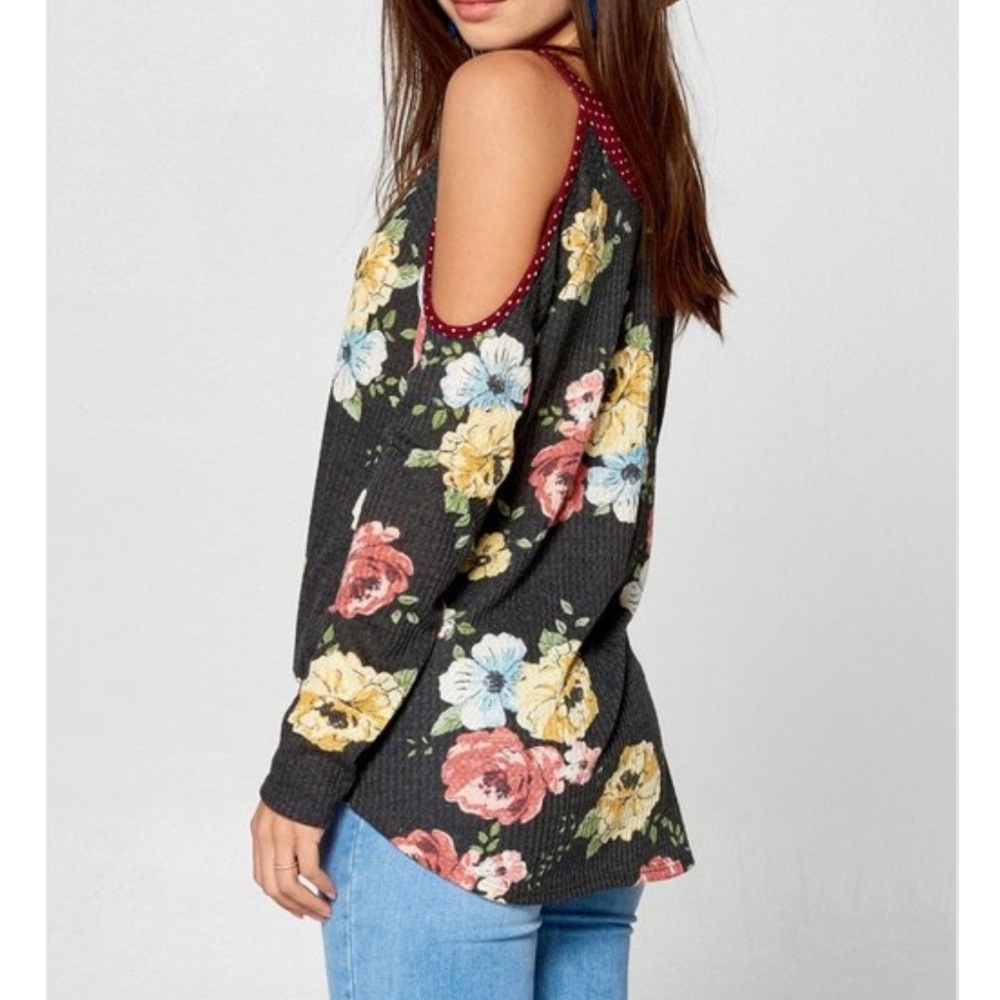 The Jessa Top- black floral cold shoulder - Picture 7 of 9